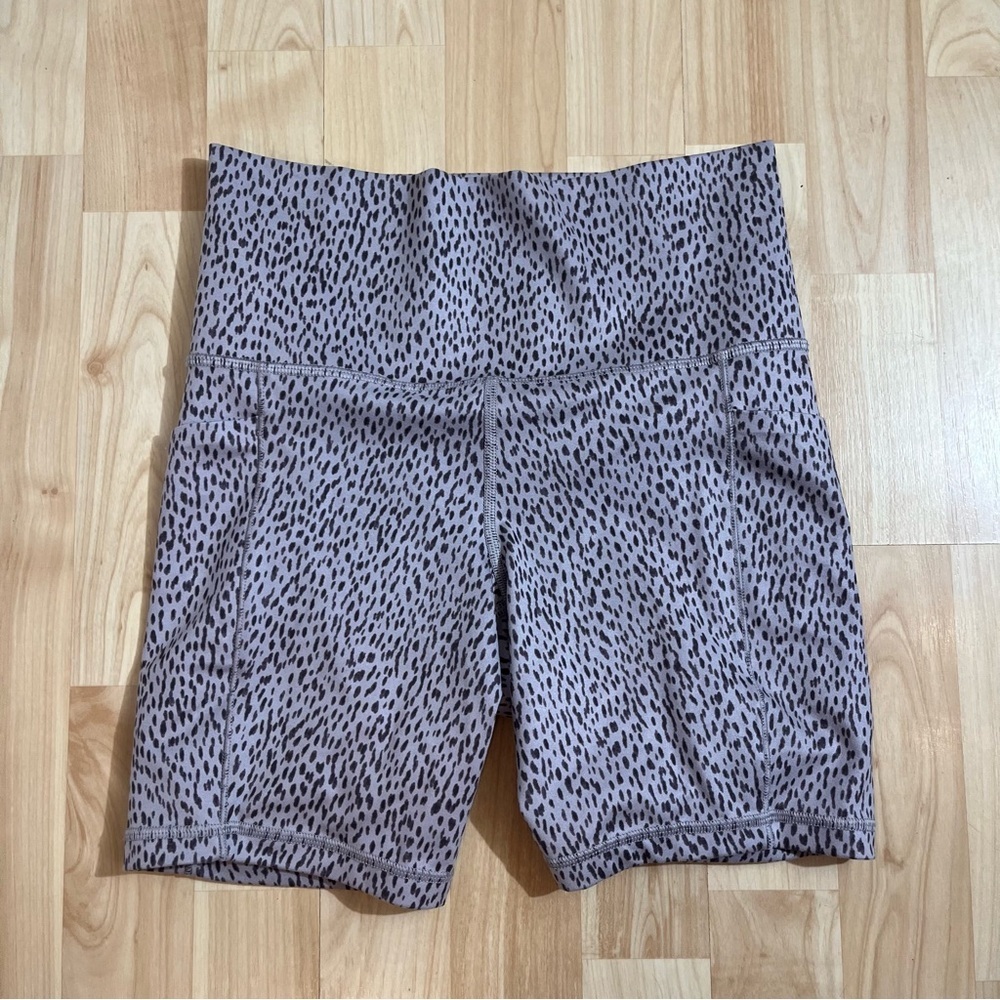 Athleta Salutation Stash Pocket 7” Leopard Print Women's Biker Shorts Size XS